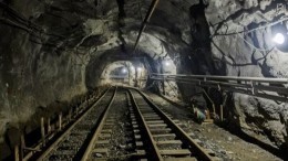 Оказавшийся под завалом на шахте в Якутии человек найден мертвым
