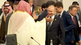 «Рассказал анекдот про Трампа» — в сети обсуждают «братское» приветствие Путина и бин Салмана