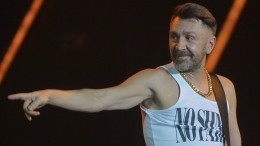 Лидер рок-группы Rammstein поздравил россиян с Новым Годом матерным словом