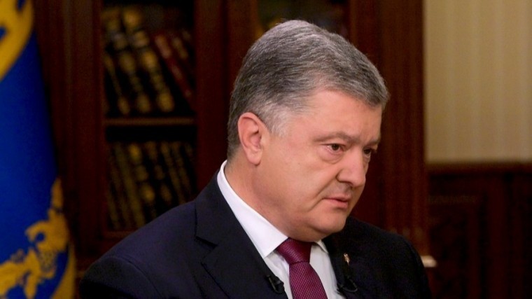 Порошенко заявил о наращивании военных группировок на границе с РФ
