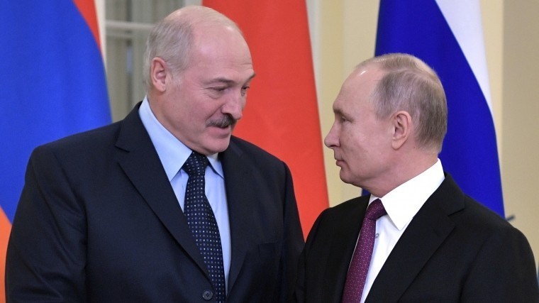 Путин ответил на жалобу Лукашенко про дорогой российский газ