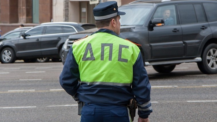 Полиция задержала водителя такси, сбившего двух рабочих в центре Москвы