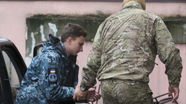 ФСБ: задержанные украинские моряки не являются военнопленными