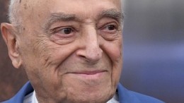 96-летний Этуш вышел на сцену театра Вахтангова после болезни