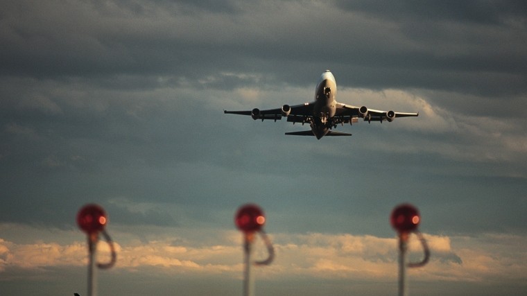 В аэропорту Киева самолет совершил жесткую посадку