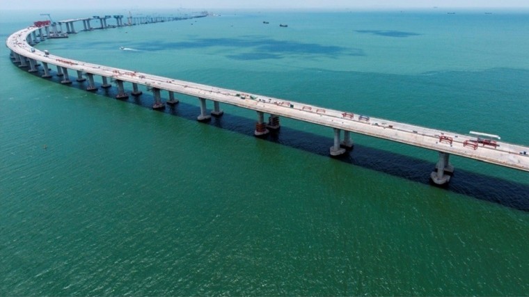 Мост с самым длинным в мире пролетом возвели в Китае