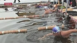 В Тюмени «моржи» открыли сезон плавания в ледяной воде