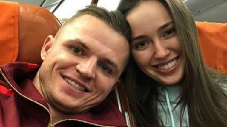 «Копия папы!»: Жена футболиста Тарасова впервые показала лицо их дочери