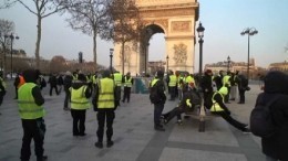 Во Франции начали задерживать «желтых жилетов» до начала акции