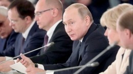 Путин ответил шуткой на предложение разрешить нецензурно выражаться в СМИ