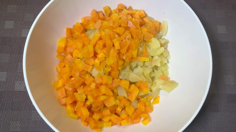 Пошаговый рецепт салата «Оливье» с креветками