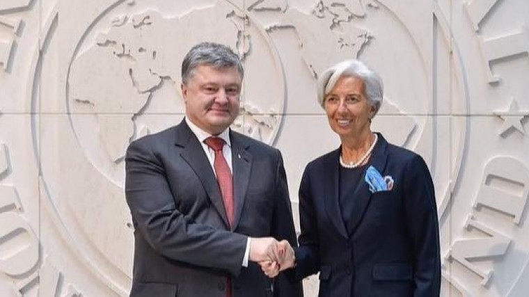 Украина продолжает тонуть в долгах: МВФ одобрил кредит в 3,9 миллиарда долларов
