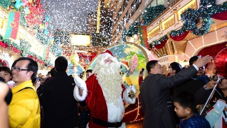 Выкинуть елки и отменить концерты: В китайском городе запретили Рождество
