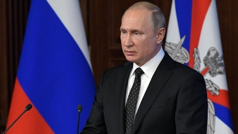 «Добровольный эксгибиционизм» — Песков рассказал почему у Путина нет смартфона