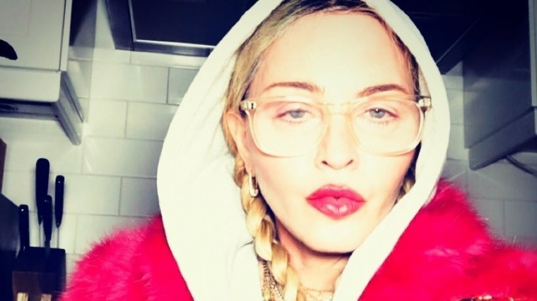 «Идеал!»: В соцсетях восхищены снимком полностью обнаженной 19-летней Мадонны