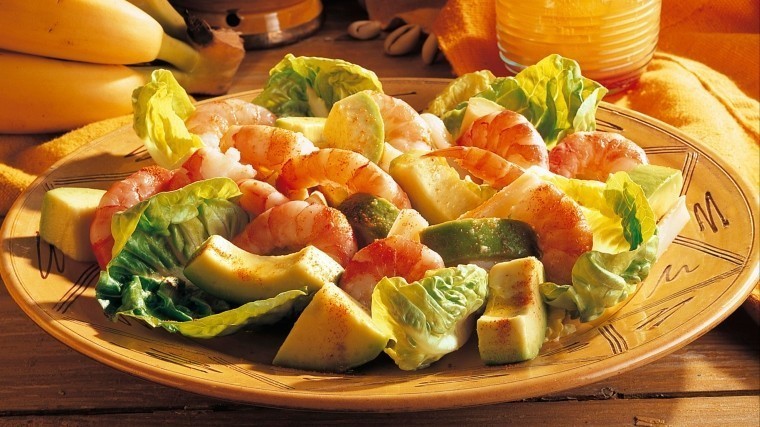 Обилие новогодних салатов приводит к лишним килограммам