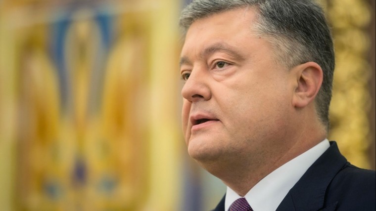 Порошенко отменил военное положение на Украине