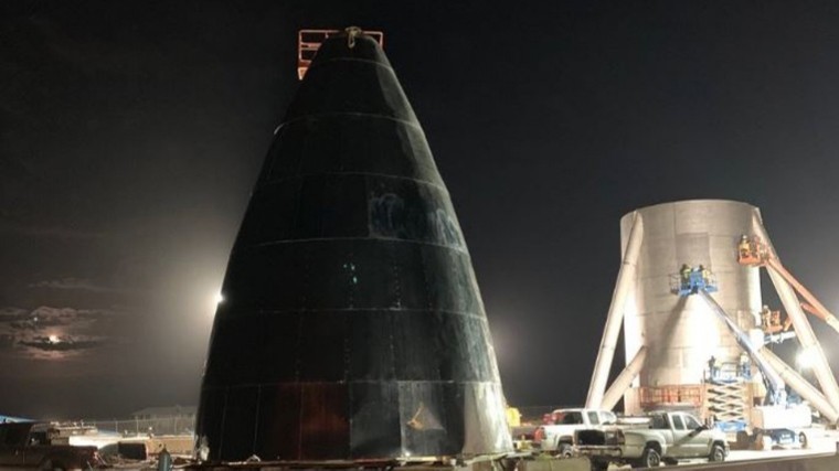 Звездолет будущего: Маск показал фото ракеты SpaceX Starship