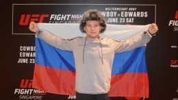 Российский боец Петр Ян одолел бразильца Дугласа Силву на турнире UFC — видео