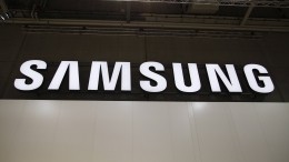 Появились первые фото нового смартфона с «дырявым» экраном от Samsung
