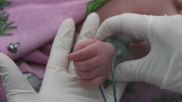Видео: Врачи роддома в Ингушетии рассказали, кто заклеил пластырем рот младенцу
