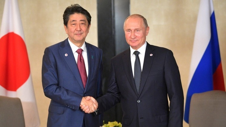 Абэ назвал мирный договор с Россией плюсом для США