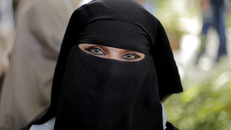 «Вам письмо»: Женщин Саудовской Аравии оповестят о разводе с помощью СМС