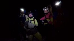 Сноубордистов, заблудившихся на Эльбрусе, доставили на базу МЧС — видео