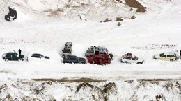 «Снежная ловушка»: 5 машин заблокированы из-за схода лавин в Северной Осетии