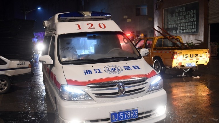 Мужчина напал на детей в школе Пекина — есть раненые