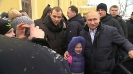 «Чего ты заплакала?»: Владимир Путин успокоил расстроенную девочку в Петербурге