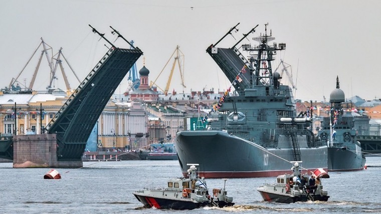 На военно-морском параде в Петербурге покажут новые образцы техники
