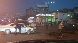 Видео: Шесть машин и маршрутка столкнулись во Владивостоке: 16 пострадавших