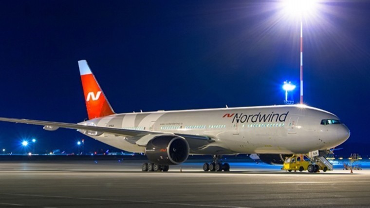 Пассажиров самолета экстренно севшего в Симферополе отправят в Москву ночью