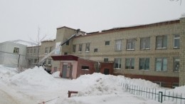 Фото: В Саратовской области рухнула часть кровли здания школы