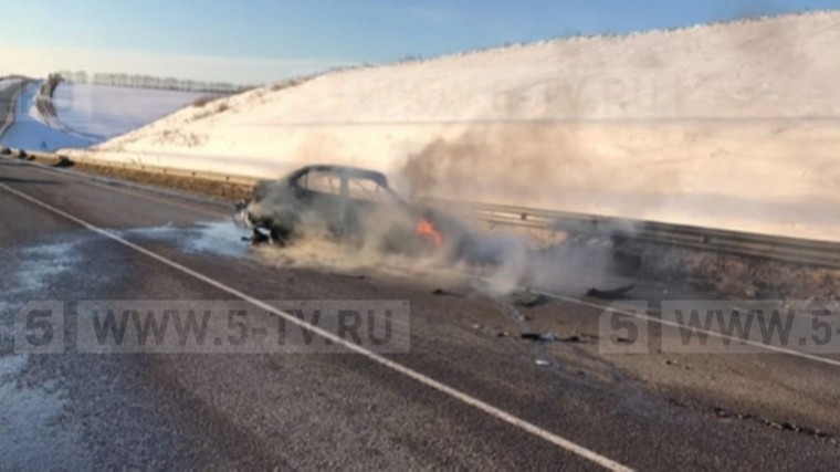 Опубликованы фото с места смертельного ДТП в Воронежской области