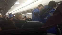 Видео: Самолет экстренно сел в Волгограде из-за отравления пассажиров