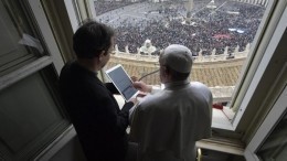 «Кликни и молись» — Папа Римский представил приложение для онлайн-молитв