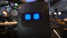 В Пекине открылся первый ресторан сети «Хайдилао» с официантами-роботами