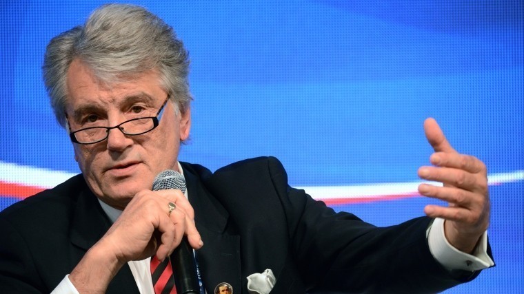 Заявившему о рабской натуре россиян Ющенко ответили строками Тютчева