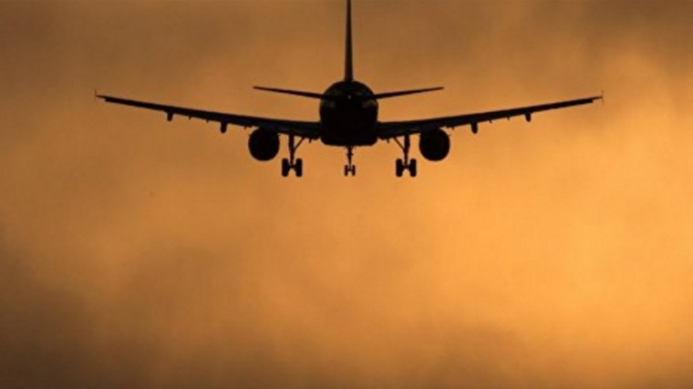 Один из пассажиров авиарейса Сургут — Москва потребовал развернуть самолет в Афганистан