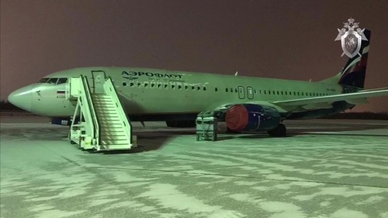 14 пассажиров самолета Сургут — Москва обратились за помощью к психологам