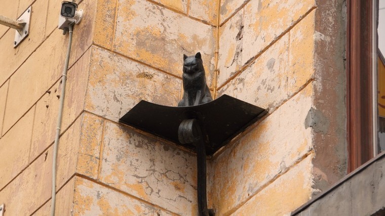 Памятник коту Елисею на Малой Садовой улице