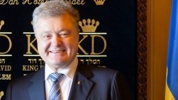 Модный приговор: Порошенко рассмешил сеть пиджаком «заправленным в трусы»