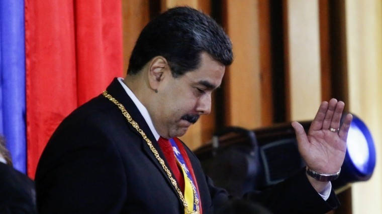 Венесуэла закрывает свои консульства и посольство в США
