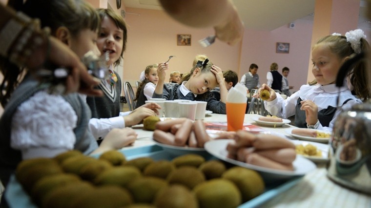 СК проверяет сообщения о некачественном питании в школе в Юрге