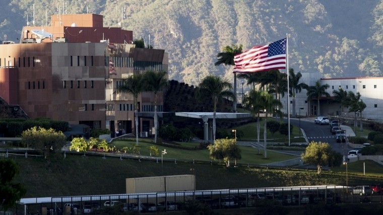 Дипломаты США покинули представительство в Каракасе