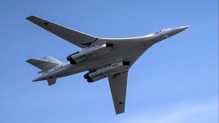 Российские Ту-160 в небе над Арктикой напугали США и Канаду