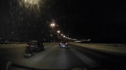 Неизвестный, прокатившийся по КАД на «ватрушке», попал на видео