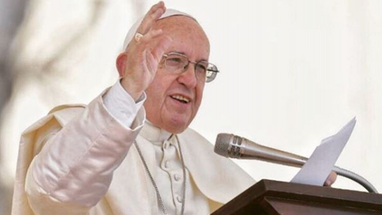 Папа Римский, назвавший секс «божьим даром», предложил обучать ему в школах